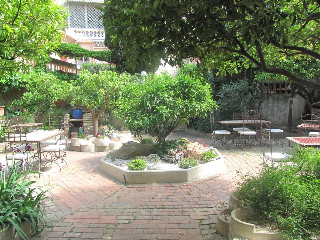 Les Orangers Hotel